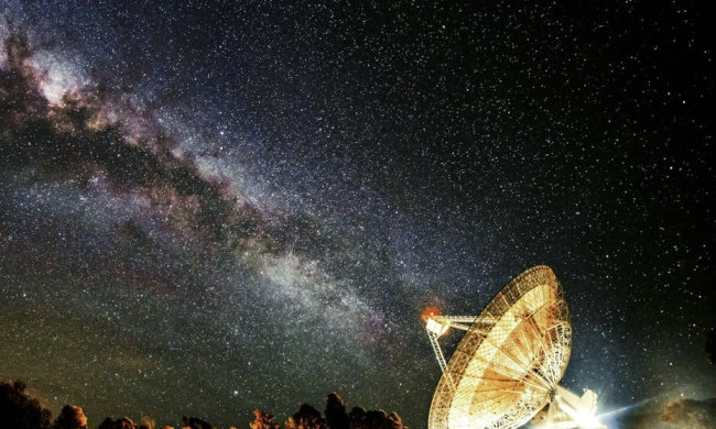 Астрономы получили загадочный сигнал от источника на расстоянии 7,9 миллиардов световых лет