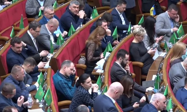 В парламенте предлагают штрафовать за умышленное заражение коронавирусом. Фото: скриншот YouTube