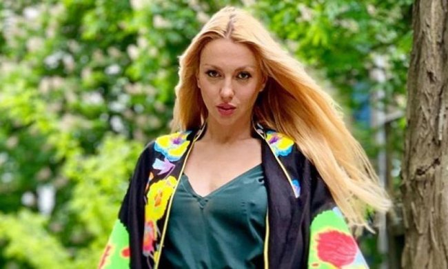 Полякова показала, как будет раздеваться в старости