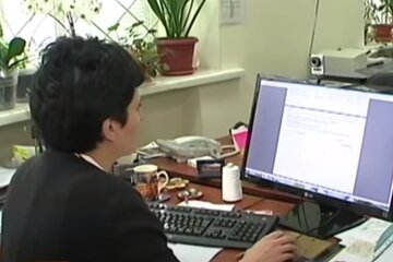 Робота за комп'ютером. Фото: скріншот YouTube-відео