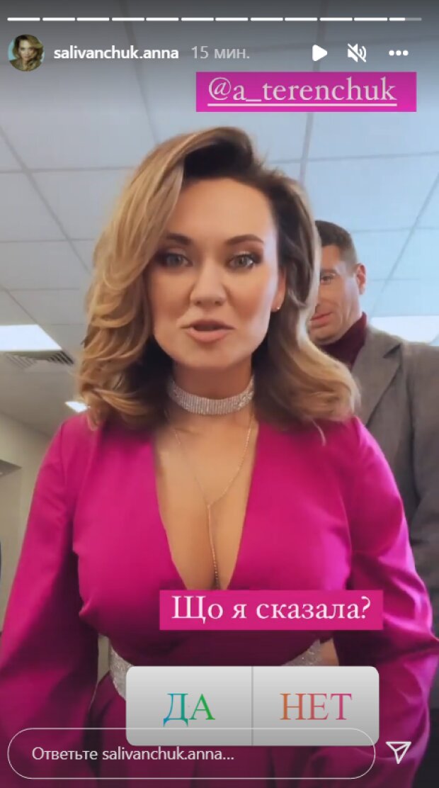 Актриса Анна Саливанчук впечатлила пышными формами в бездонном декольте