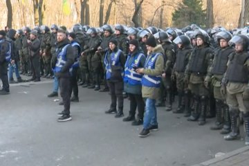 В центр Киева срочно стягивают полицию. Фото: скриншот Youtube