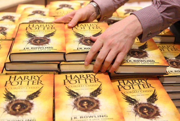 Фанаты в восторге от ожидания: история Гарри Поттера продолжается — выходят новые книги