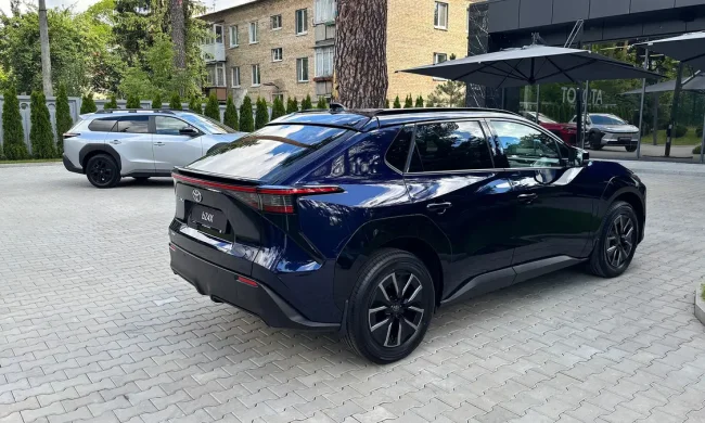 Toyota bZ4X 2026 — електричний кросовер на ринку України