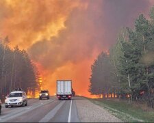 Пекельна пожежа на Росії: палає вже три області, зупинити вогонь неможливо. Відео