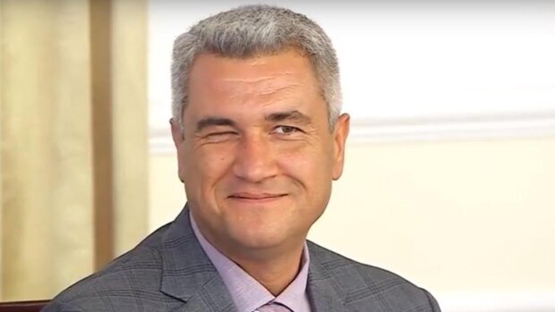Депутат криптомиллионер Анатолий Урбанский порадовал супругой машиной за 200 тысяч долларов