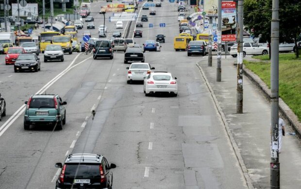 Киевские депутаты доверили автовладельцам самое ценное: от "щедрости" дух перехватывает, но есть правила