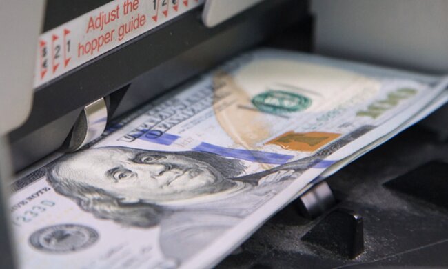 Долари. Фото: скріншот YouTube-відео