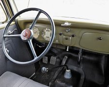 Аскетический салон советского авто
