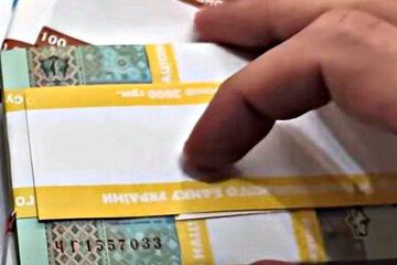 Гривні. Фото: скріншот Youtube-відео