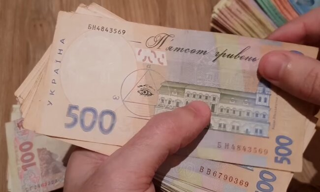 Хто з українців отримає доплати по 20 тис. грн. Фото: скріншот YouTube-відео