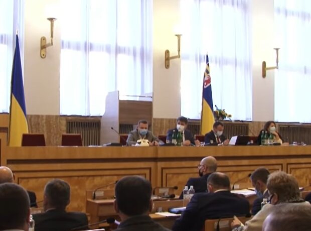 Заседание облсовета Закарпатской области. Фото: скриншот Youtube-видео