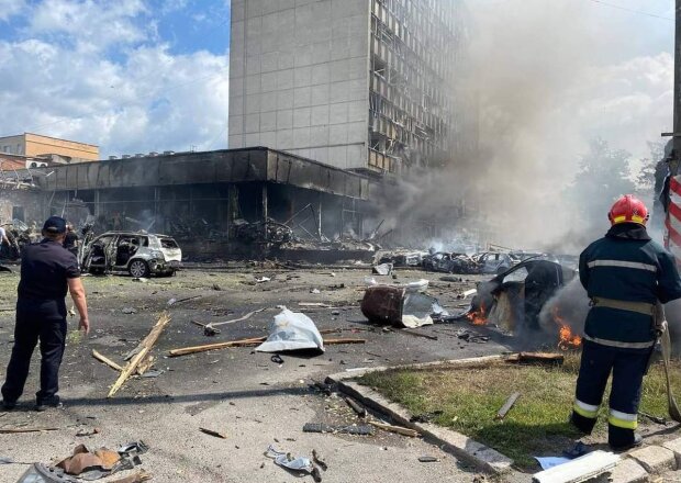 Последствия ракетных ударов рф по Виннице. Фото: ГСЧС Украины