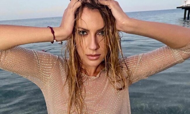 А куда дела стройные ножки: Леся Никитюк  сняла все лишнее и превратилась в аппетитную рыбку, такую и съесть могут