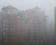 Срывает крыши и ломает мосты: в Киеве непогода натворила беды, лучше сидите дома