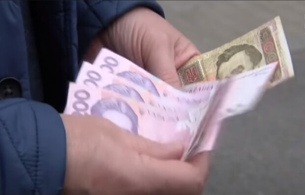 Пенсіонери, гроші. Фото: скріншот Youtube