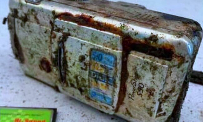 Найденный фотоаппарат. Фото: скриншот Facebook