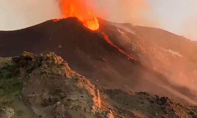 Извержение вулкана. Фото: скрин youtube