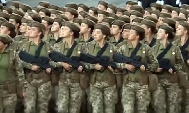 Украинки в ВСУ. Фото: скриншот YouTube-видео