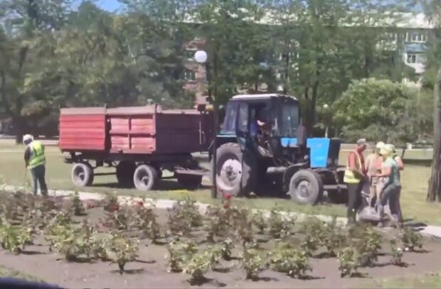 Так же было в Бахмуте и Авдеевке: в Покровске, за 20 км от фронта, сажают цветочки, а не роют окопы – видео