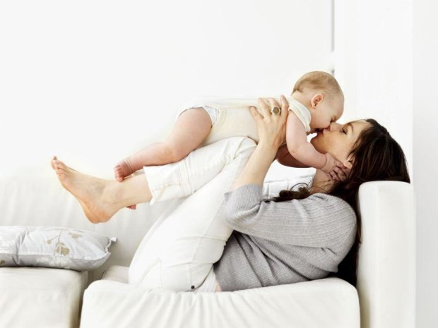 Поцелуй матери и ребенка: ученые показали, что в этот момент происходит в их мозге. Невероятное фото
