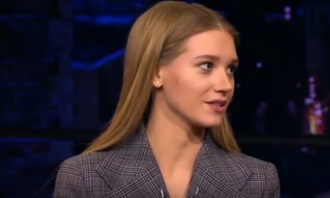 Бесстыжая Кристина Асмус покуражилась с известным в Украине певцом, Гарик Харламов уже не интересует