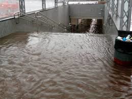 ЧП в столичном метро: после диких ливней затопило станцию. Фото
