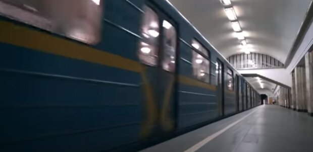 ЧП в метро Киева: люди оказались в ловушке