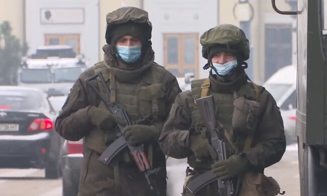 Поліцейські. Фото: скріншот YouTube-відео