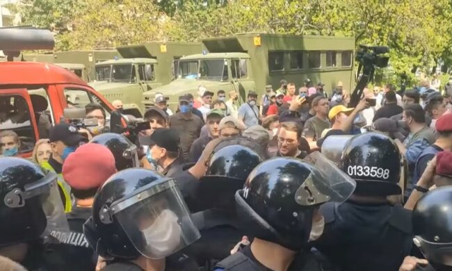 Права украинцев хотять уменьшить. Фото: скриншот Youtube