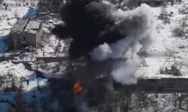Вибух військової техніки рф. Фото: скріншот YouTube-відео