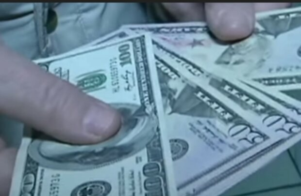 Покупать или сбрасывать: в Минэкономики сделали заявление о новом курсе доллара