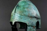 Древний шлем. Фото: скриншот YouTube