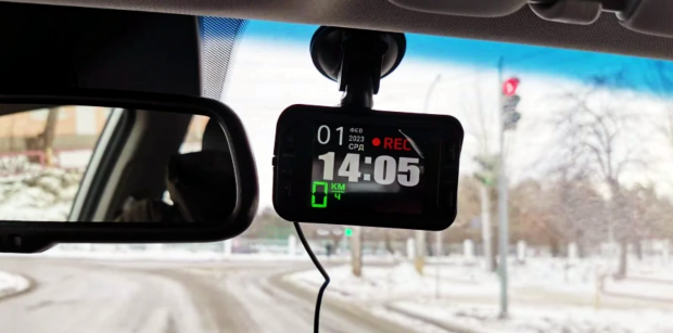 Водіїв попередили про штрафи за використання відеореєстратора. Фото: YouTube