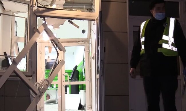 Взрыв в отделении ПриватБанка. Фото: скриншот Youtube-видео