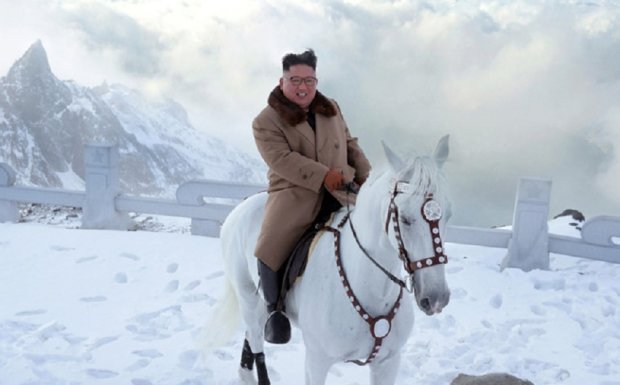Ким Чен Ын пошел по стопам Путина: только он, конь и снег - фото взорвало сеть