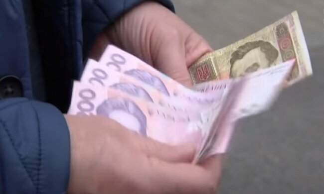 Пенсионеры, деньги. Фото: скриншот Youtube