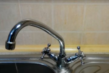 Набирайте воду в тазики и ведра: в Харькове неделю начали с отключения водоснабжения, список адресов