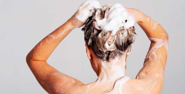 «Мыть или не мыть?»: рекомендации по ежедневному уходу за волосами