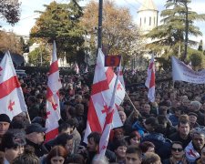 В Грузии массовый штурм: не обошлось без "руки" России, люди атаковали парламент, есть пострадавшие