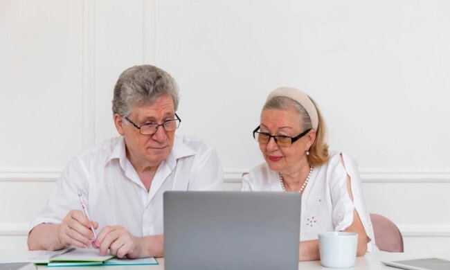 Пенсионеры, идентификация, выплата пенсий. Фото: Telegram