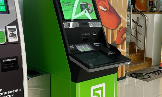 Приват24, карты, банкоматы не будут работать: ПриватБанк предупредил о полном отключении сервисов 17 января