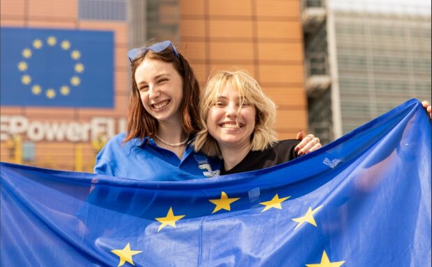 ЕС начал раздавать для молодежи бесплатные билеты на поездки по Европе. Фото: Telegram