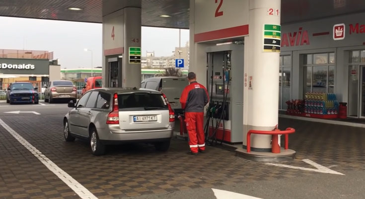 АЗС. Фото: скріншот YouTube-відео