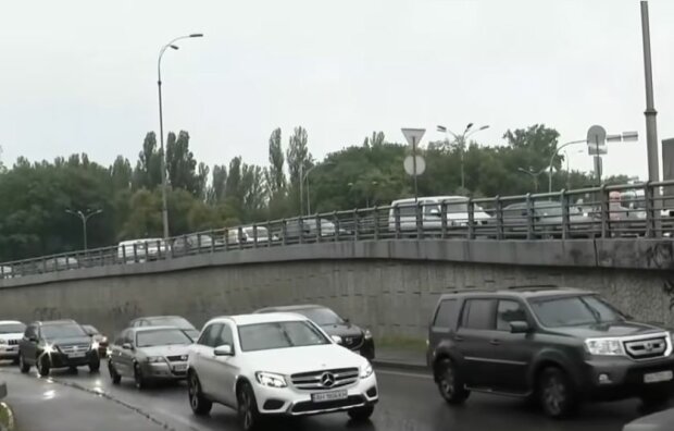 Киев. Транспорт. Фото: скриншот Youtube