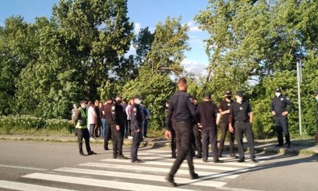 Перекрытие трассы. Фото: скриншот facebook Ирина Талимончик