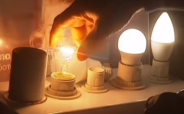 Лампочки. Фото: скріншот YouTube-відео