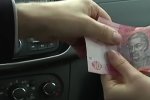 Цены на услуги таксистов выросли. Фото: скрин youtube