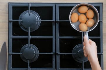 Варка яиц. Фото: YouTube