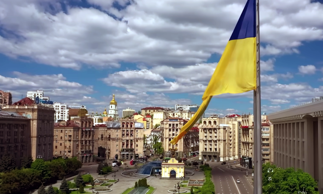 Кто из украинцев получит выплаты ко Дню независимости. Фото: YouTube